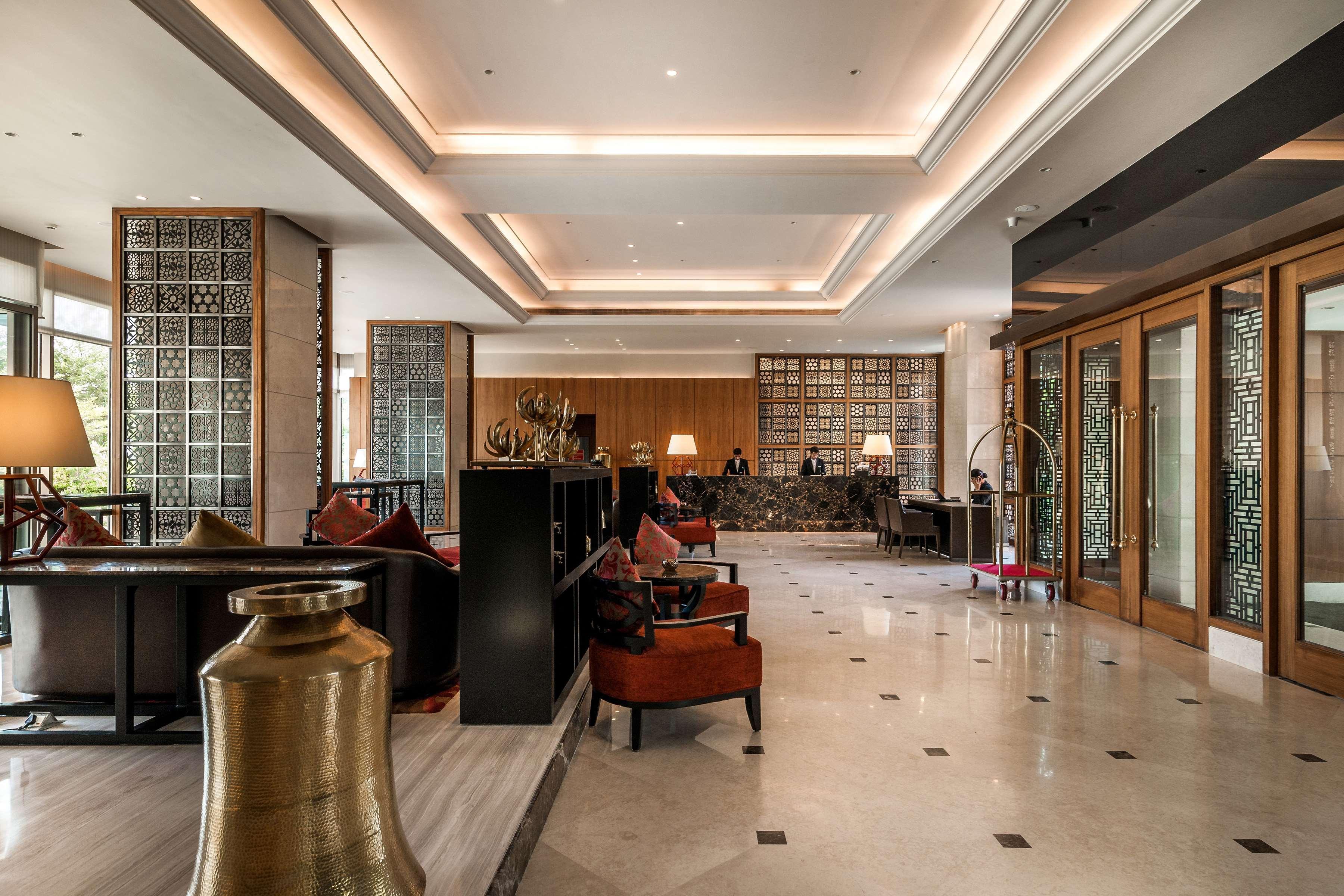 Hyatt Ahmedabad Hotell Exteriör bild The lobby of the hotel