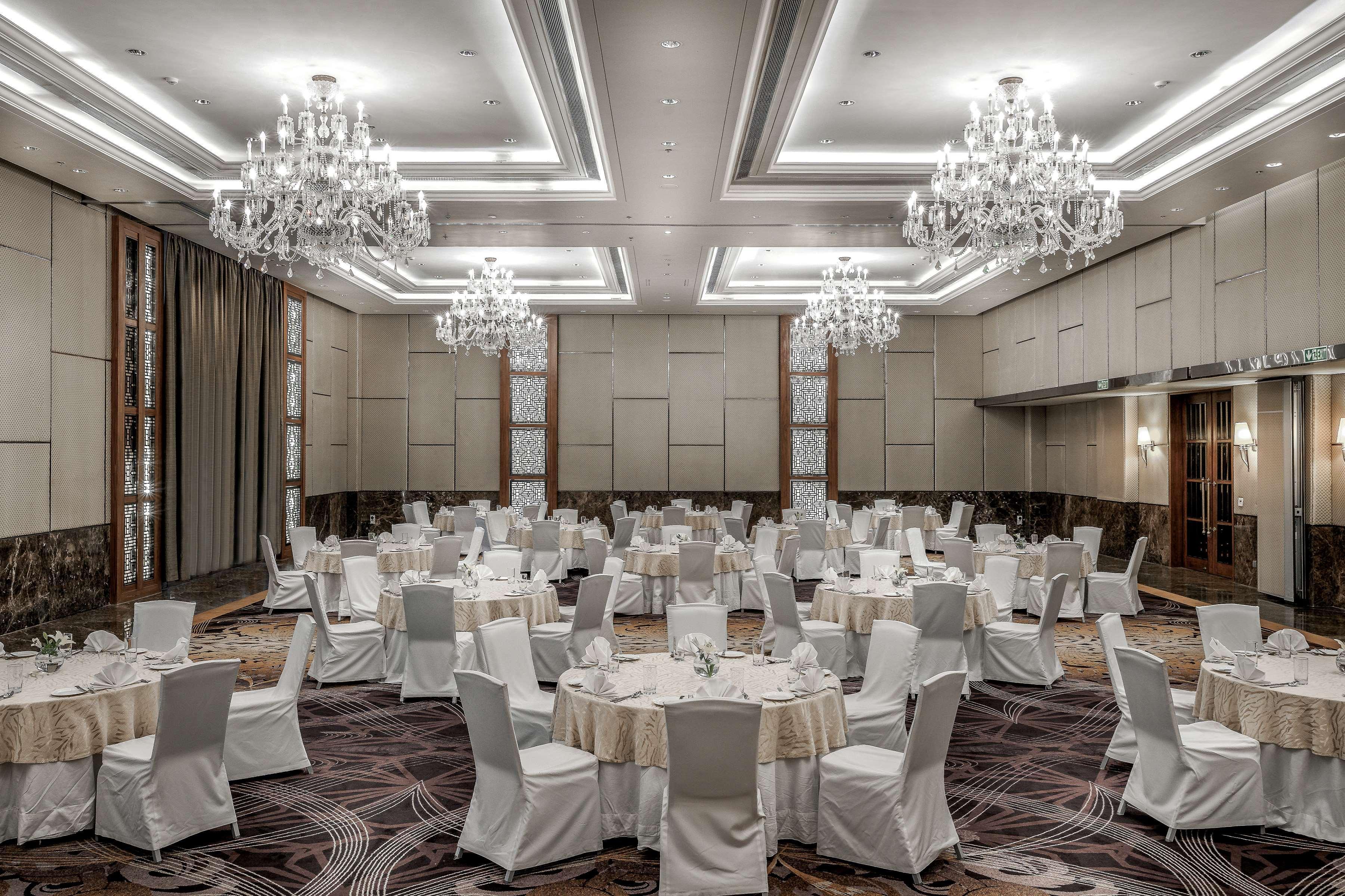 Hyatt Ahmedabad Hotell Exteriör bild The Grand Ballroom