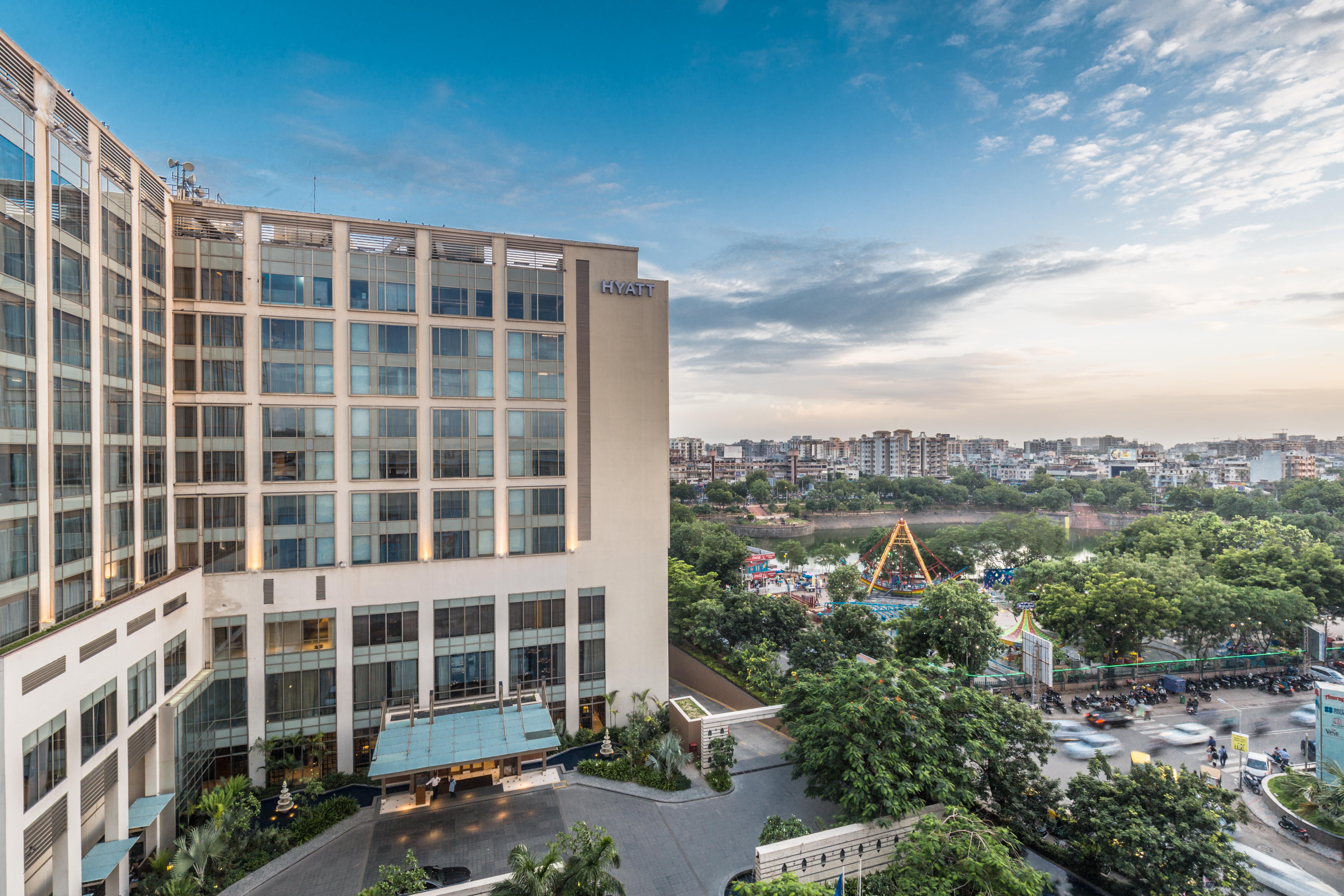 Hyatt Ahmedabad Hotell Exteriör bild Hilton Hanoi