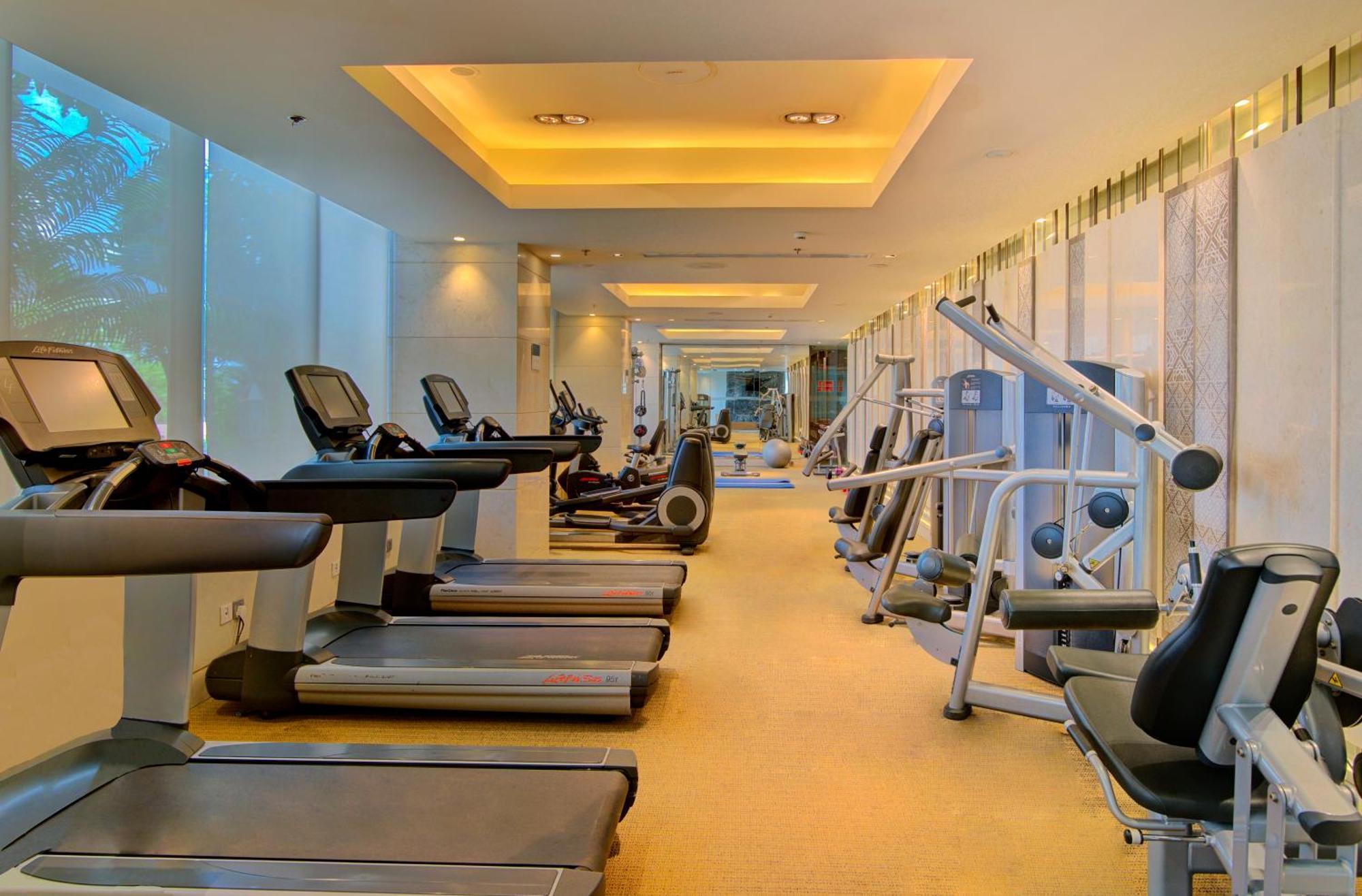 Hyatt Ahmedabad Hotell Exteriör bild The gym at the hotel