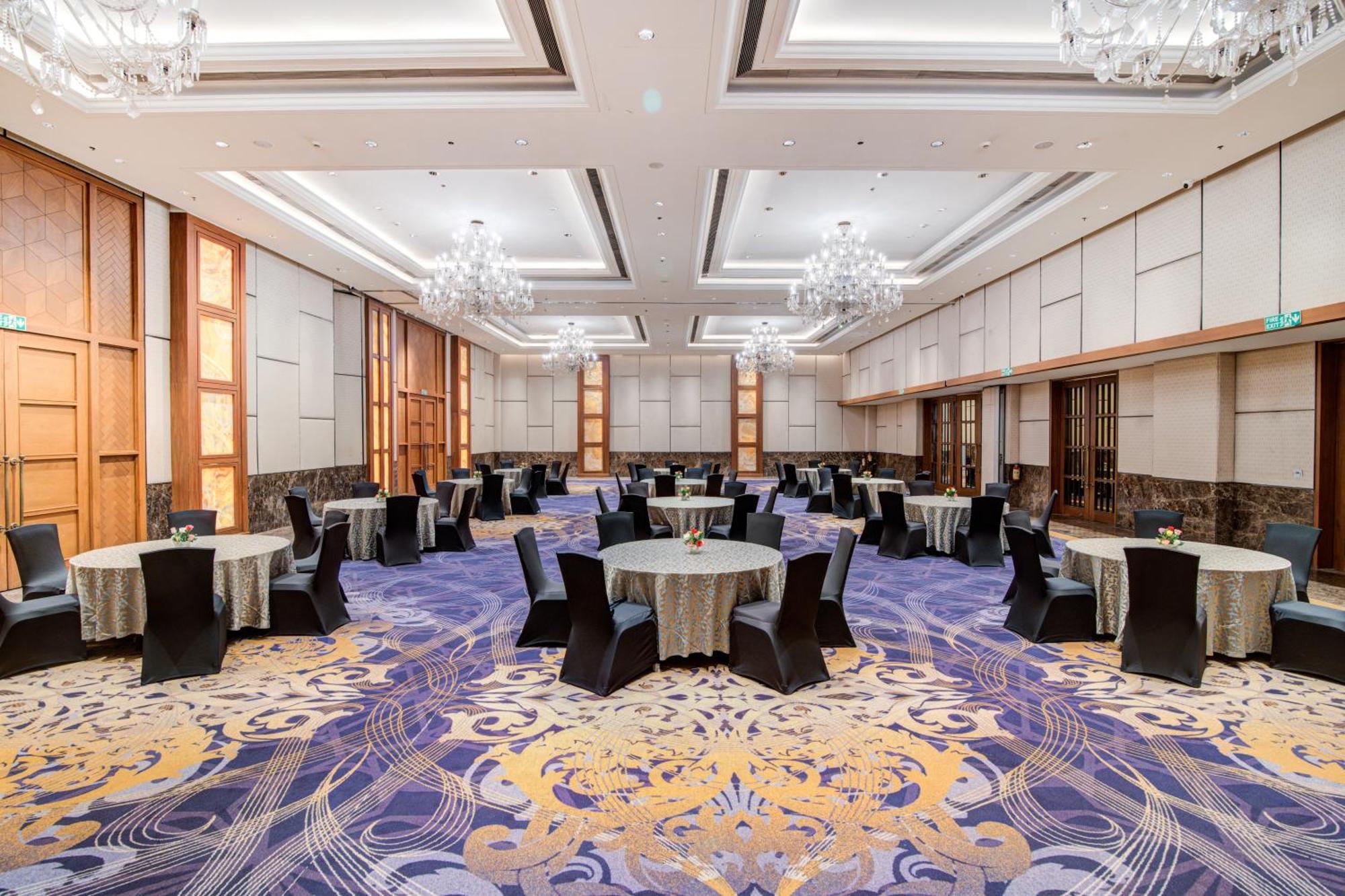 Hyatt Ahmedabad Hotell Exteriör bild The ballroom