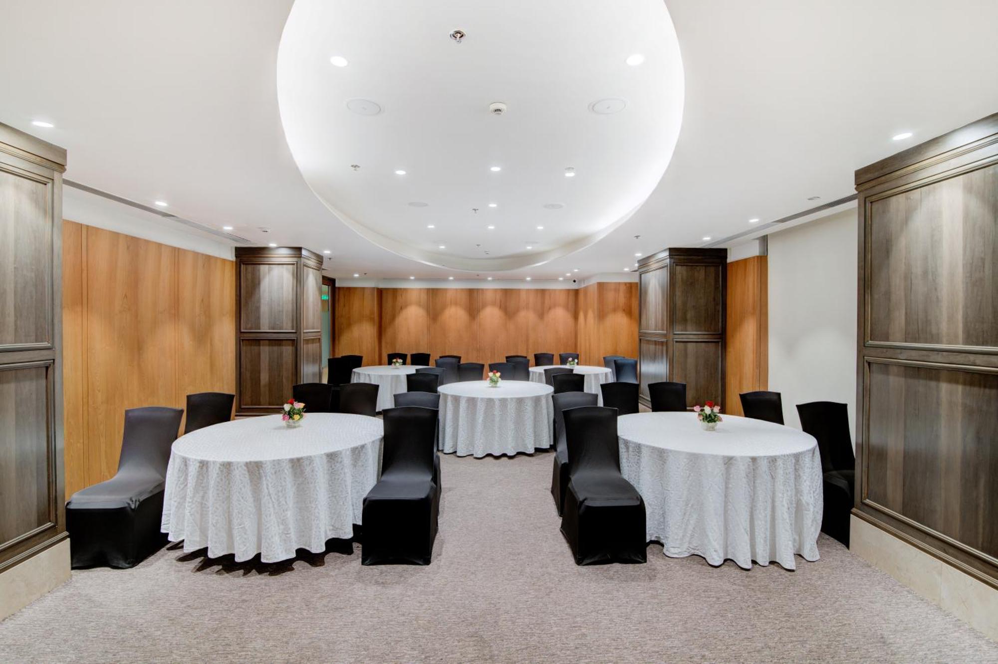 Hyatt Ahmedabad Hotell Exteriör bild The meeting room