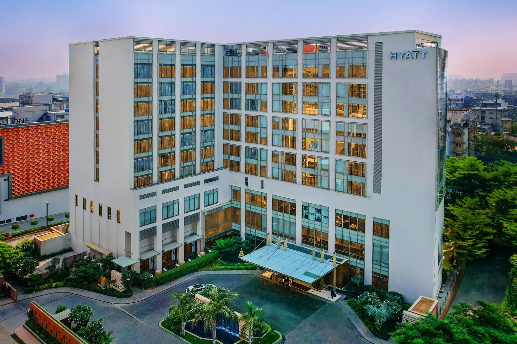 Hyatt Ahmedabad Hotell Exteriör bild The hotel in 2016