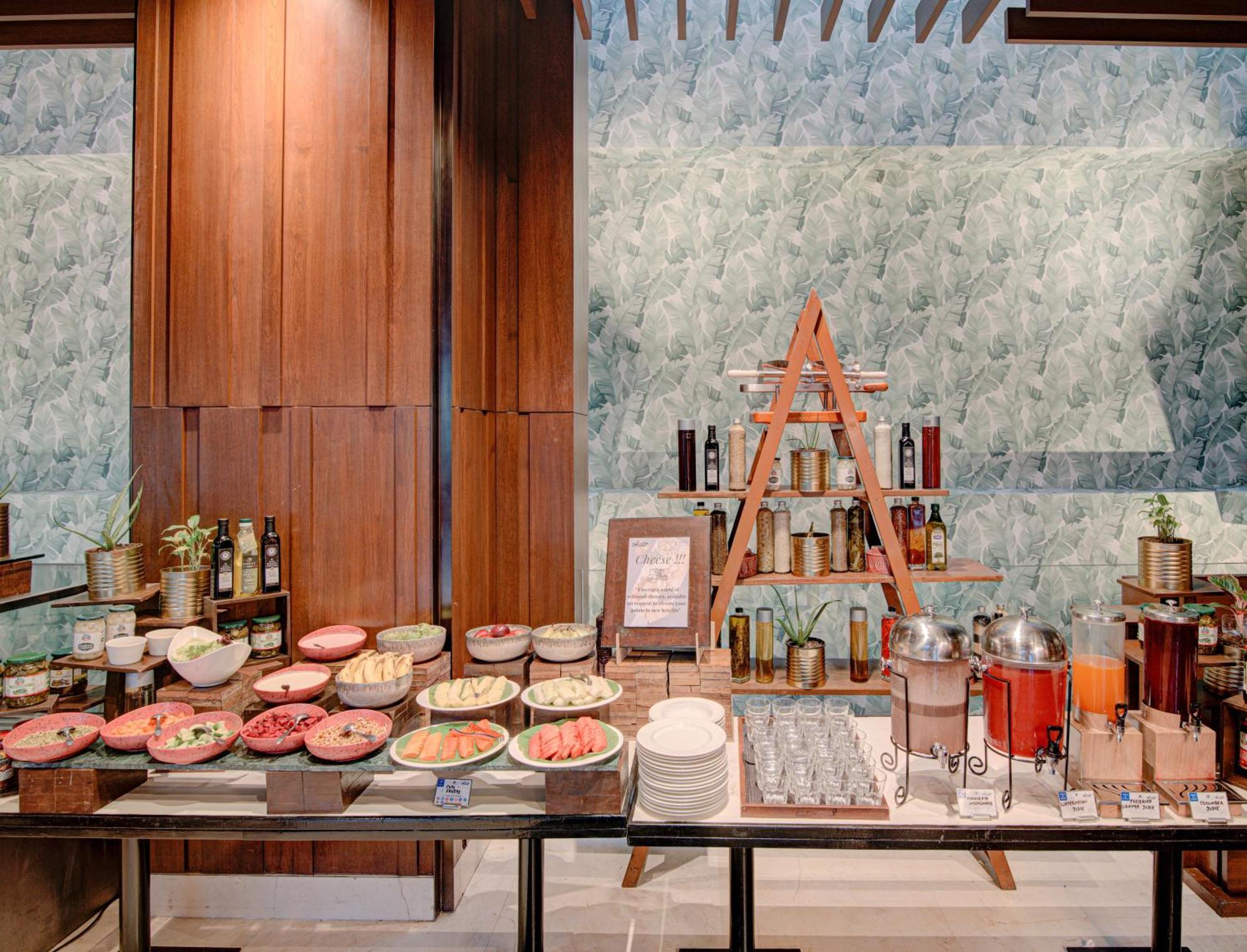 Hyatt Ahmedabad Hotell Exteriör bild A buffet at a hotel